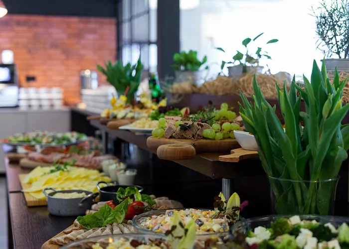 Marena Wellness & 4* ミエンジボジェ